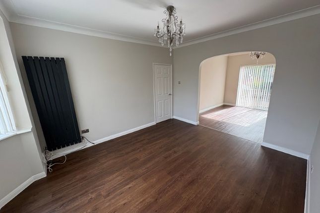 30, Hill Top Crescent, DONCASTER photo 4