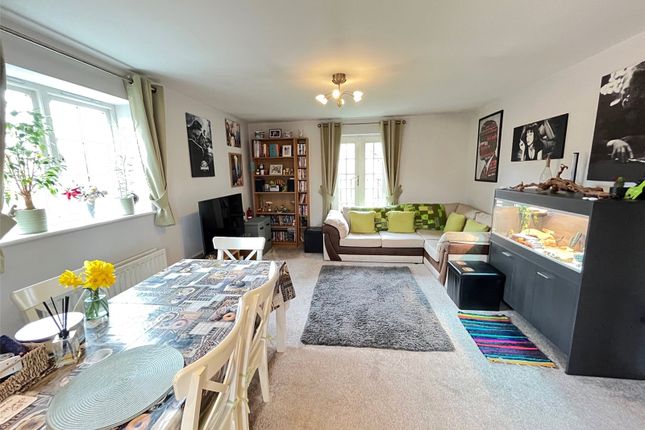 43, Hardwick Hall Way, DAVENTRY photo 2
