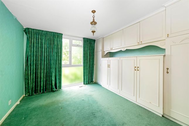 56, Great Brownings, London photo 4