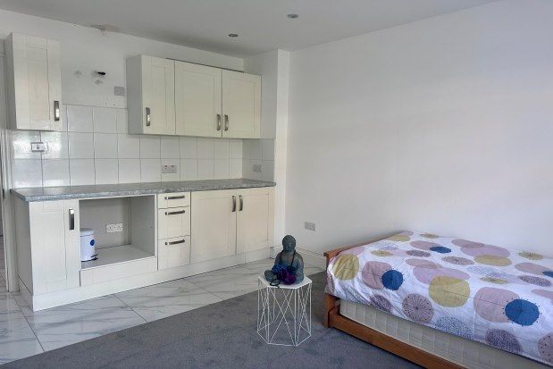 Room to rent in Crescent Drive South, Brighton
