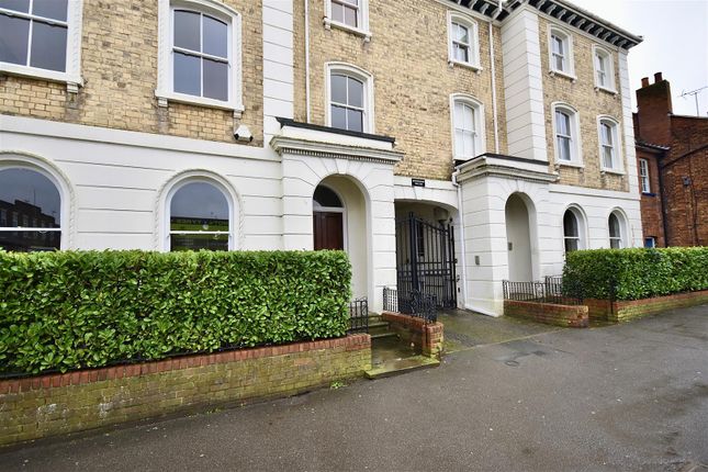 Flat for sale in Hoddesdon Villas, Lake Street, Leighton Buzzard