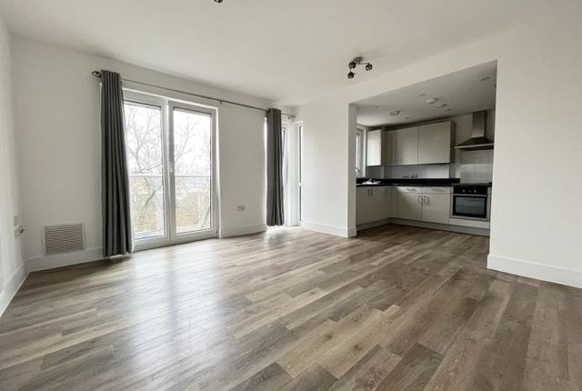 20 Foundry House, West Green Drive, CRAWLEY photo 4