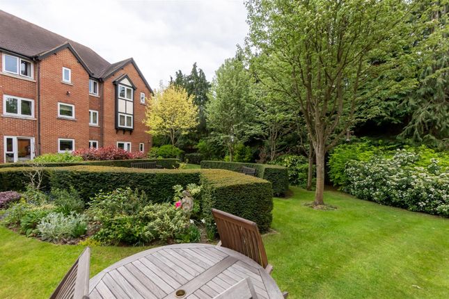 Flat for sale in Swan Court, Banbury Road, Stratford-Upon-Avon