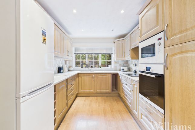 12 Webster Road, Aylesbury photo 3