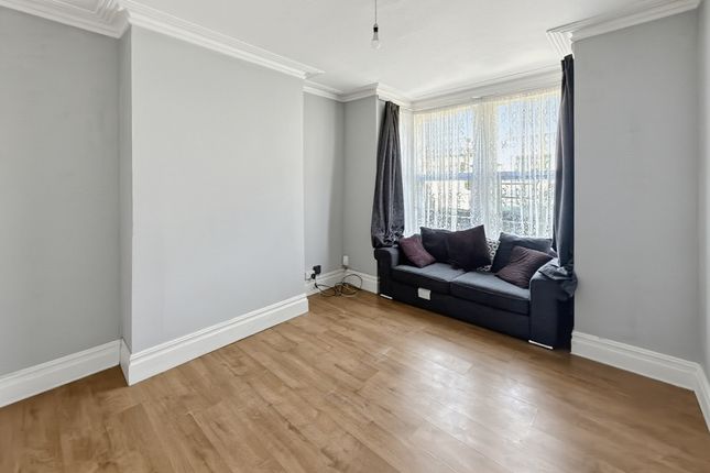 48, Hainault Avenue, Westcliff-on-sea photo 2