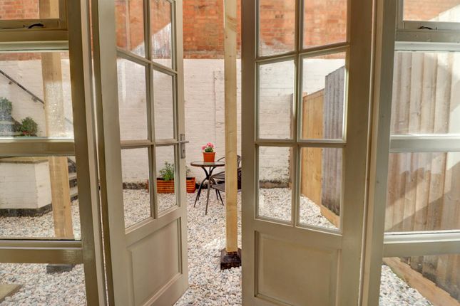 Flat 8, 35, Clarendon Square, Leamington Spa photo 5