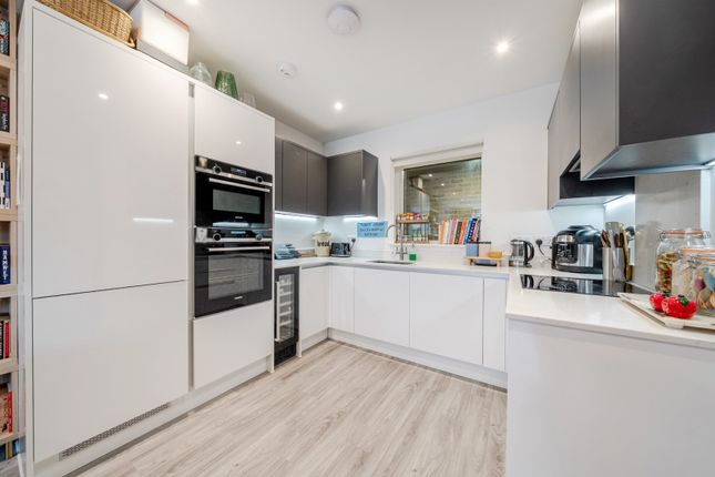 Flat 4, Teulon House, 66, Blackheath Road, London photo 3