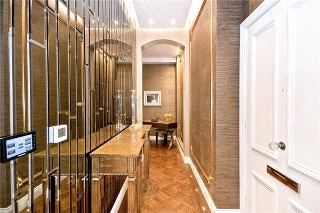 Flat for sale in Park Mansions, Knightsbridge, London