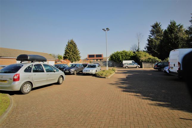 86C, Chertsey Road, Byfleet photo 3