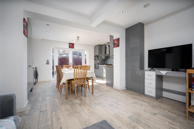7, Thatcher Close, West Drayton photo 2
