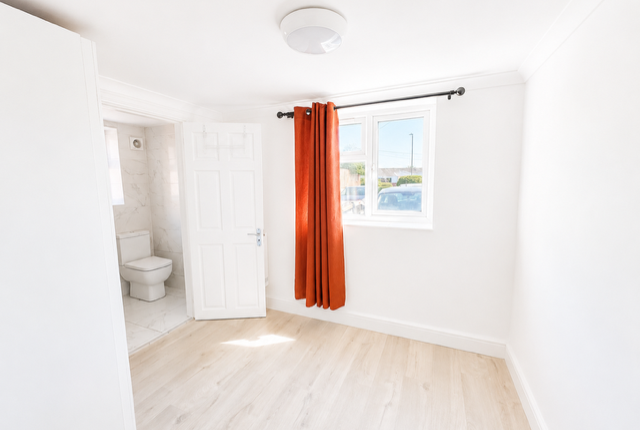 852B, Oxford Road, Reading photo 3