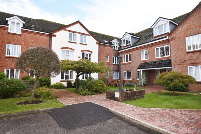 Flat for sale in Dove Gardens, Park Gate, Southampton