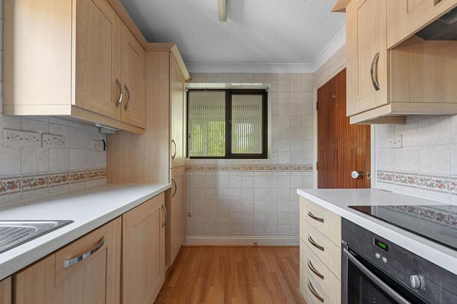 Flat 11, Beech Spinney, Warley, Brentwood photo 3