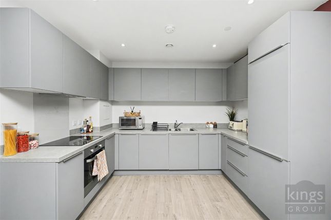 Flat 2 Millstream Tower, 5 Station Road, London photo 2