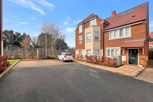 Thumbnail Flat for sale in Goodearl Place, Princes Risborough