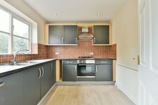 53, Baildon Wood Court, Shipley photo 3