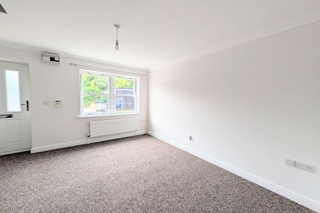 8, Tannery Close, Grimsby photo 2