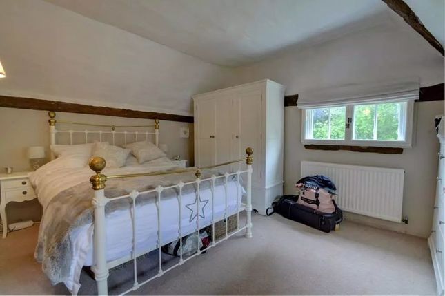 Farmhouse to rent in Linsted Lane, Headley, Bordon