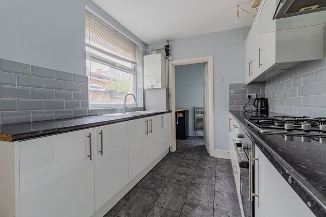 31 Eastleigh Road, Leicester photo 4