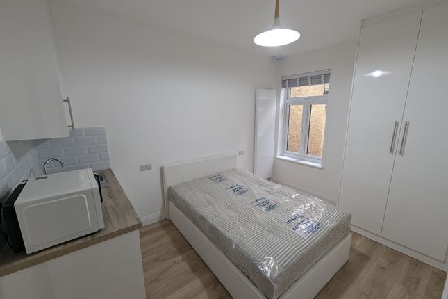 Room to rent in Granville Road, Watford