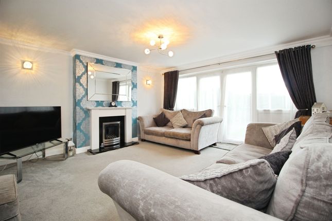 52, Willow Garth Avenue, LEEDS photo 4