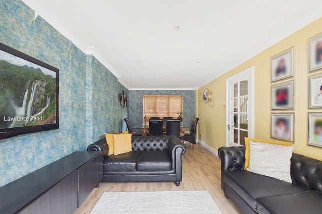 31 Deerings Drive, Pinner photo 4