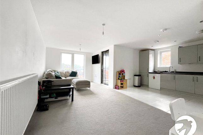 Flat for sale in Cross Street, Chatham, Kent