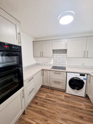 14, Chichester Court, Slough photo 3