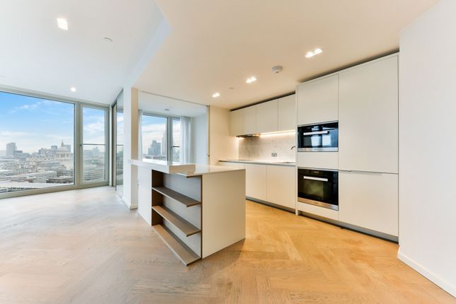 Shared accommodation to rent in Southbank Tower, London