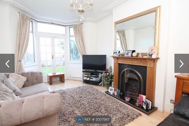 Thumbnail Flat to rent in Elmdale Road, London