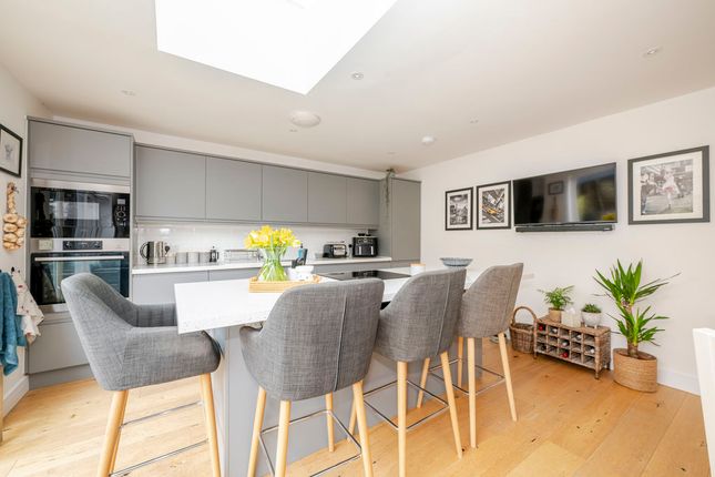 4, Eaton Close, Uckfield photo 3