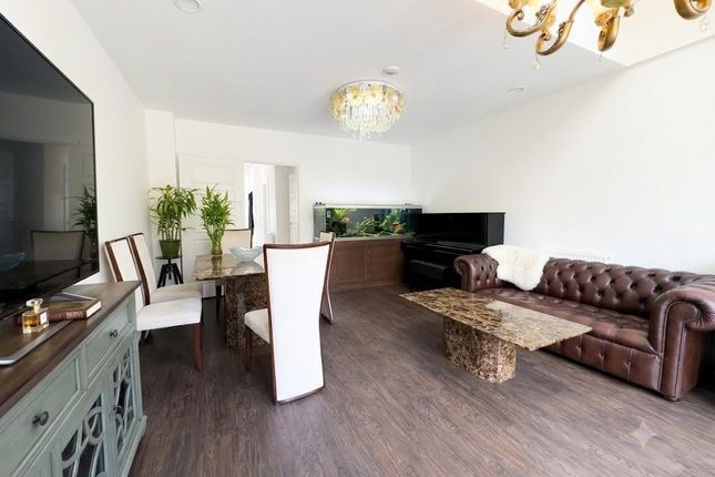 12, Edgecumbe Avenue, NW9, London photo 4