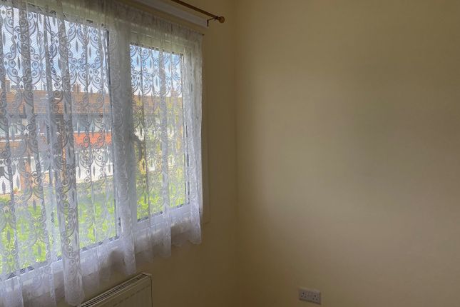 Terraced house to rent in Parlaunt Road, Slough