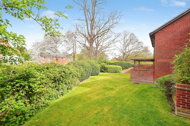 65, Worcester Drive, Didcot photo 4