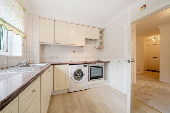 Flat 8, Highwood, Bromley photo 4