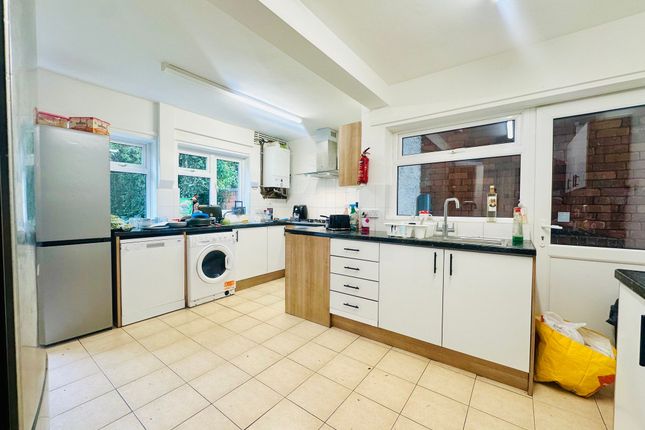 13 Rolleston Drive, Nottingham photo 5