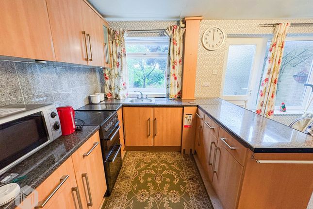 32 Brook House Close, Bolton photo 4