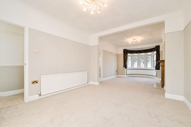 7, Kent Drive, Hornchurch photo 3