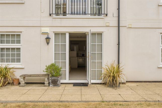 3 Horsley Court,, Ockham Road South, East Horsley photo 2