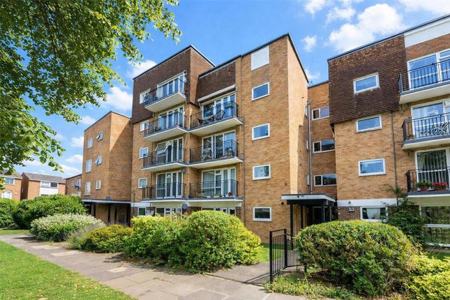2-bed flat on 40, Staines Square, Dunstable, £135,000