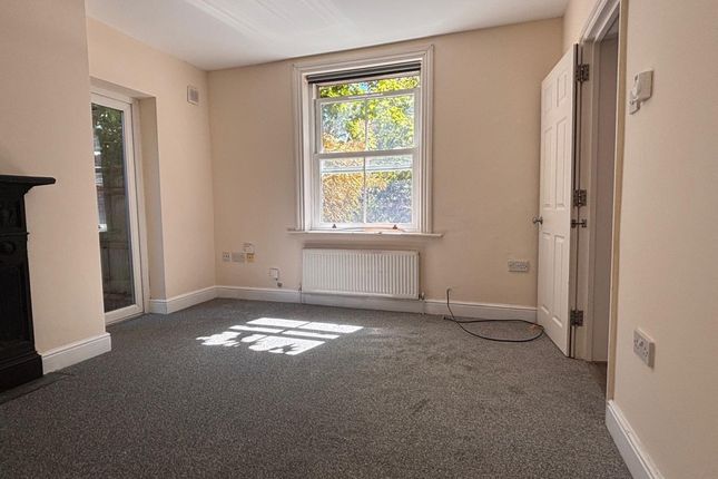 Flat B, Clovelly, 110, Brighton Road, Redhill photo 3