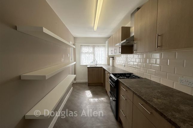28, Oval Road North, Dagenham photo 3