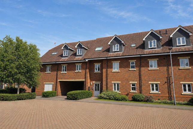 18, Green Farm Road, Newport Pagnell photo 2