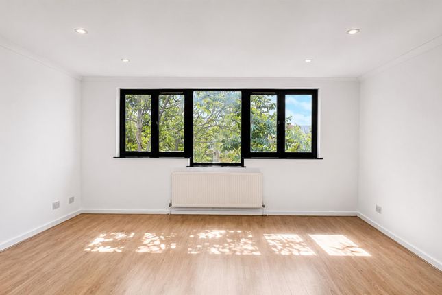 282, Manchester Road, London photo 2