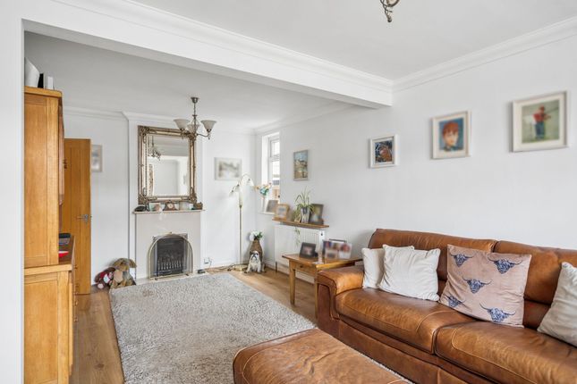 14 Mill Way, Bushey photo 3
