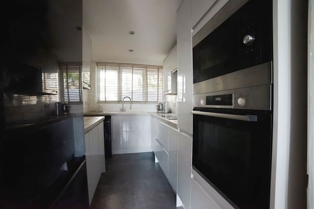 80, Flintmill Crescent, London photo 4