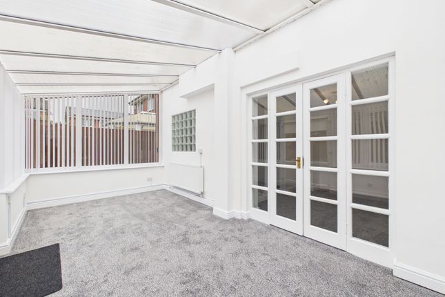 6 Kirkfell Drive, Manchester photo 3