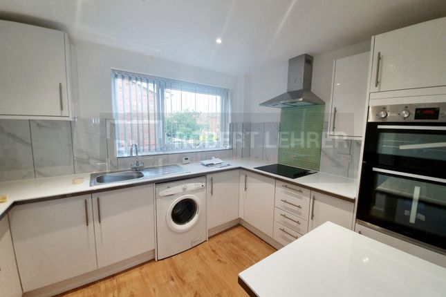 Flat to rent in Stapleton Close, Potters Bar