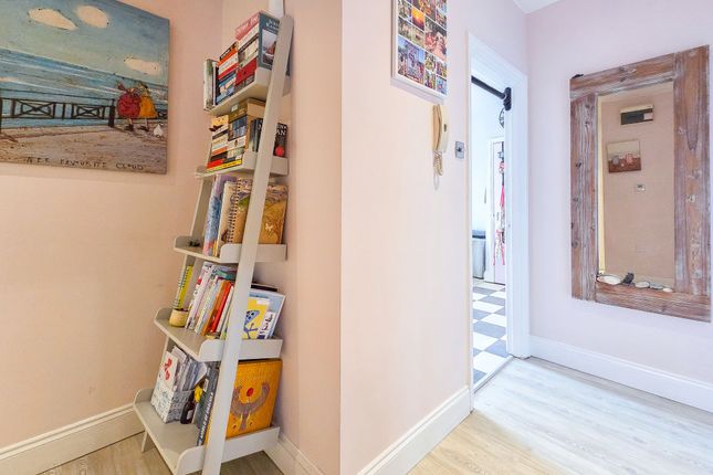 6 Silvertide Apts Le Havre Des Pas, St. Helier, Jersey photo 3
