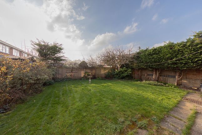 18, Marle Gardens, Waltham Abbey photo 4